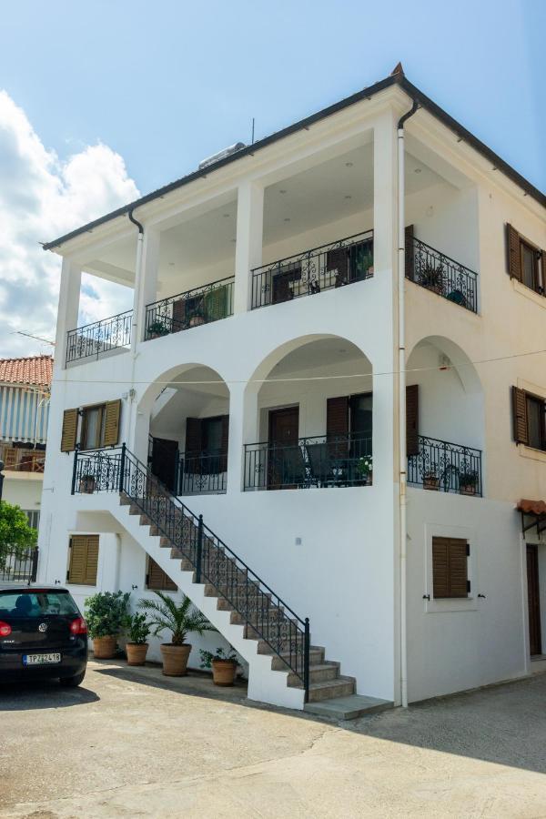 Apartamento Katerina & Elia'S Family House Leonídion Exterior foto
