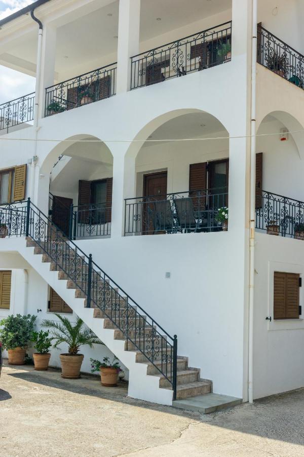 Apartamento Katerina & Elia'S Family House Leonídion Exterior foto